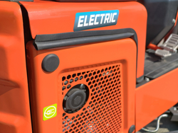 мини экскаватор компактный с резиновыми гусеницами и набором аксессуаров мод e110