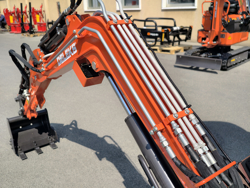 мини экскаватор компактный с резиновыми гусеницами и набором аксессуаров мод e110