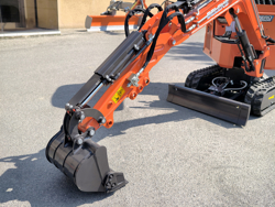 мини экскаватор компактный с резиновыми гусеницами и набором аксессуаров мод e110